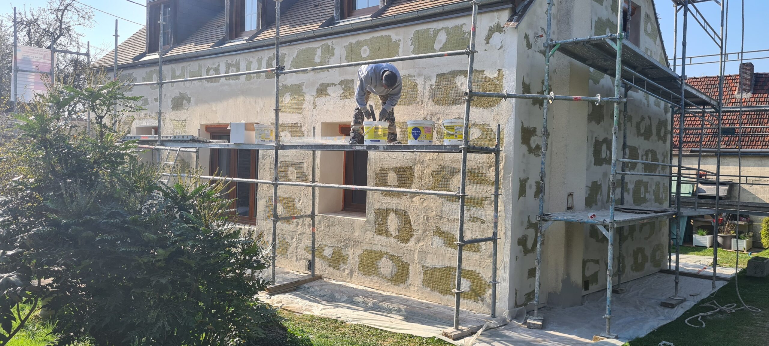 Chantier d'isolation extérieur en laine de roche