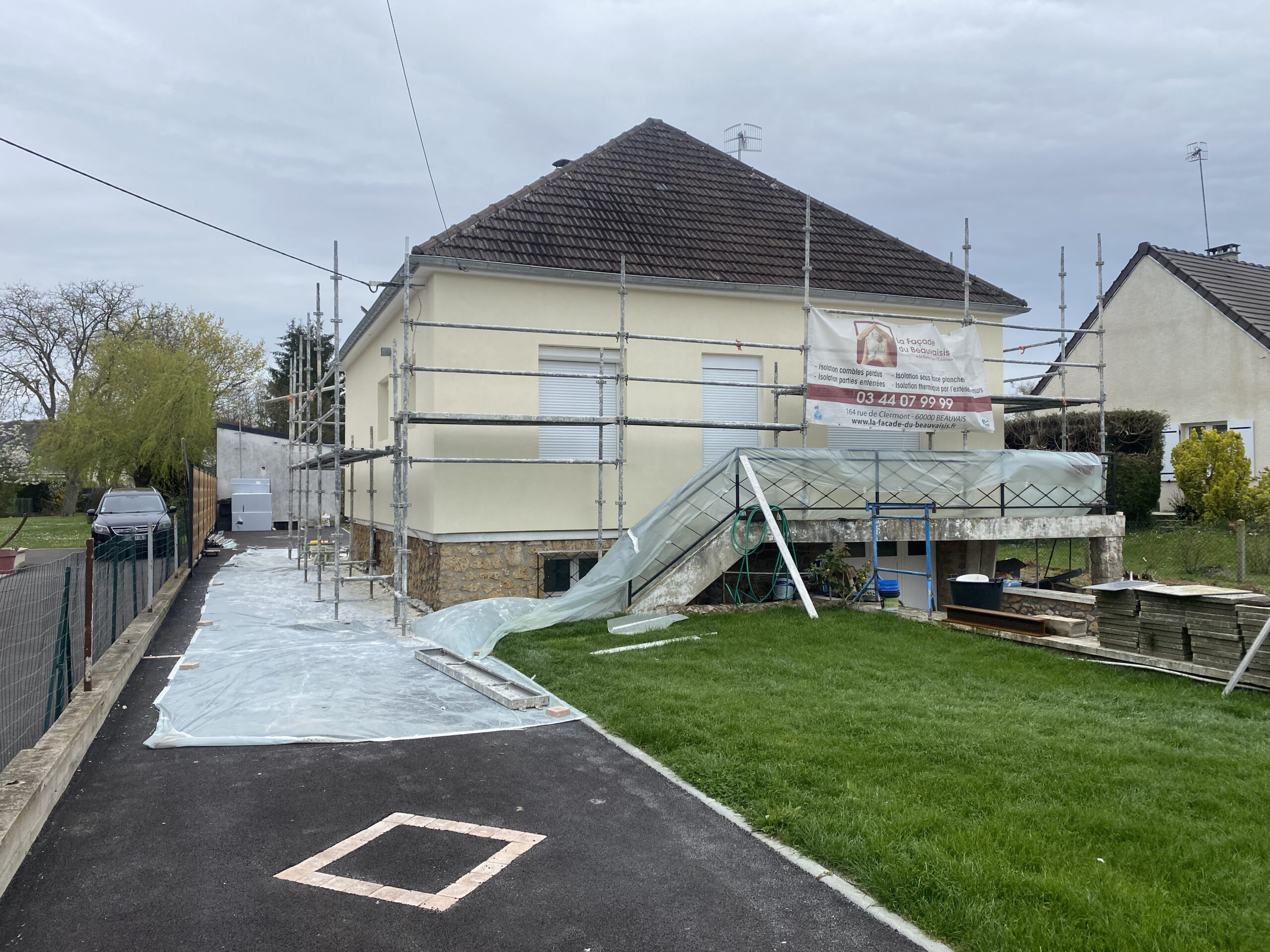 Mis en place de l'enduit de finition sur l'isolation thermique par l'exterieur