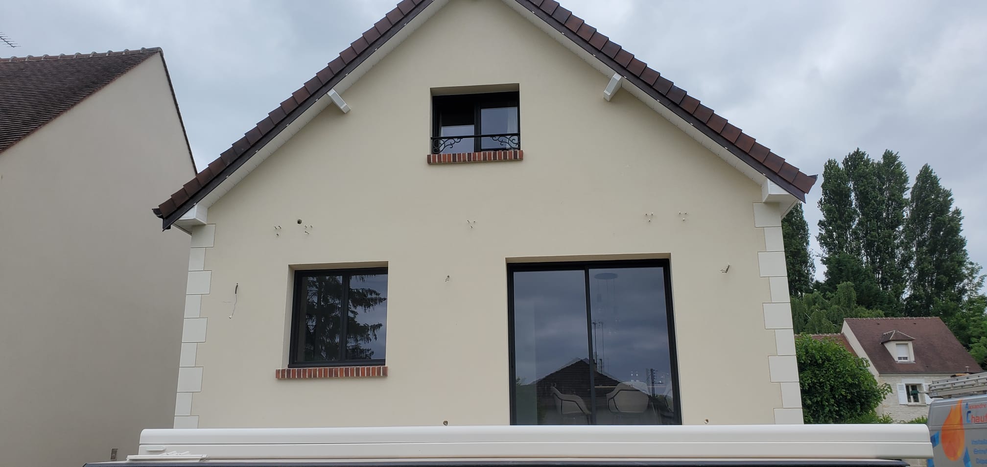 ravalement de façade d'un enduit monocouche à Gouvieux